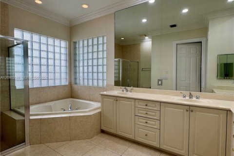 House in Plantation, Florida 4 bedrooms, 244.52 sq.m. № 2389858 - photo 8