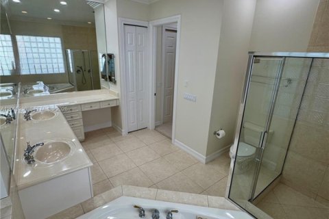 House in Plantation, Florida 4 bedrooms, 244.52 sq.m. № 2389858 - photo 11
