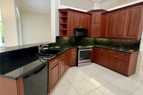 House in Plantation, Florida 4 bedrooms, 244.52 sq.m. № 2389858 - photo 25