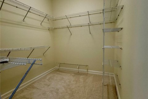 House in Plantation, Florida 4 bedrooms, 244.52 sq.m. № 2389858 - photo 6