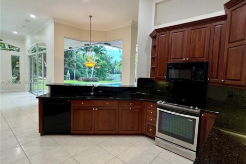 House in Plantation, Florida 4 bedrooms, 244.52 sq.m. № 2389858 - photo 21