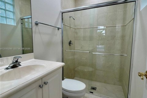 House in Plantation, Florida 4 bedrooms, 244.52 sq.m. № 2389858 - photo 28