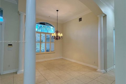 House in Plantation, Florida 4 bedrooms, 244.52 sq.m. № 2389858 - photo 13