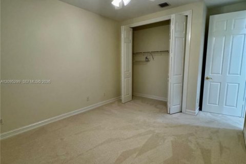 House in Plantation, Florida 4 bedrooms, 244.52 sq.m. № 2389858 - photo 15
