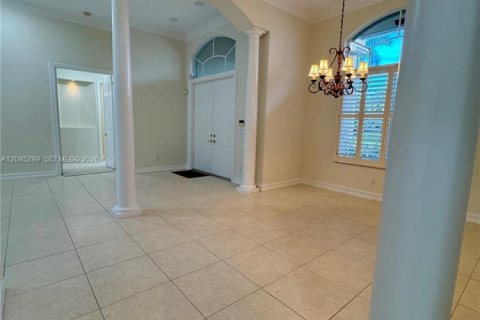 House in Plantation, Florida 4 bedrooms, 244.52 sq.m. № 2389858 - photo 12