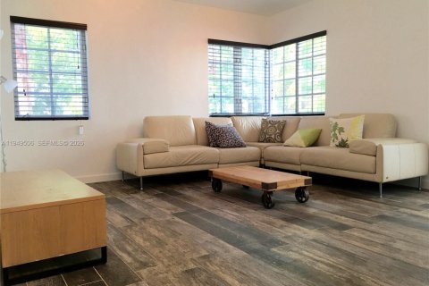 Кондоминиум с 1 спальней в Майами-Бич, Флорида № 2005386