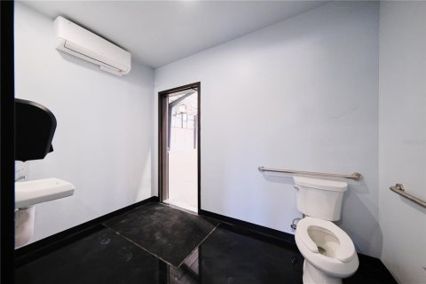 Propiedad comercial en alquiler en Palmetto, Florida № 1529036 - foto 13