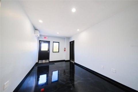 Propiedad comercial en alquiler en Palmetto, Florida № 1529036 - foto 14