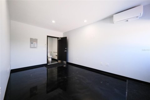 Propiedad comercial en alquiler en Palmetto, Florida № 1529036 - foto 15