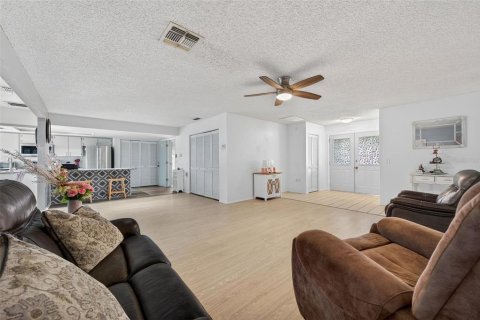 Villa ou maison à vendre à Port Richey, Floride: 3 chambres, 159.61 m2 № 1906521 - photo 12