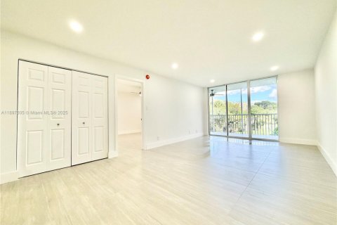 Купить кондоминиум в Лодердейл-Лейкс, Флорида 2 спальни, 93.09м2, № 1949632 - фото 18