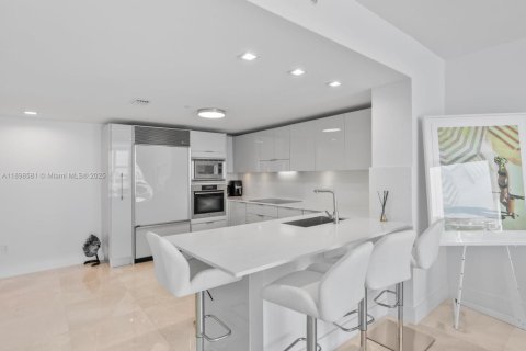 Condo in Miami Beach, Florida, 2 bedrooms  № 1950087 - photo 22