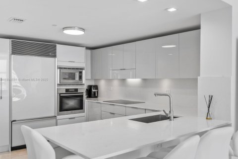 Condo in Miami Beach, Florida, 2 bedrooms  № 1950087 - photo 19