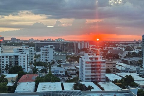 Condo in Miami Beach, Florida, 2 bedrooms  № 1950087 - photo 4
