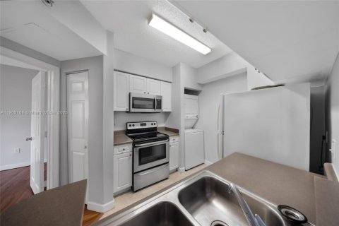 Condo in Sunny Isles Beach, Florida, 1 bedroom  № 2081676 - photo 7