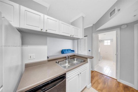 Condo in Sunny Isles Beach, Florida, 1 bedroom  № 2081676 - photo 9