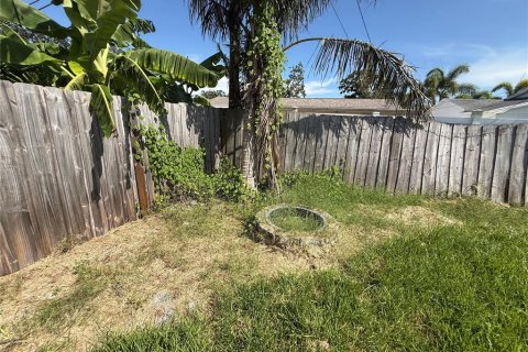 House in Saint Petersburg, Florida 3 bedrooms, 133.5 sq.m. № 1870763 - photo 12