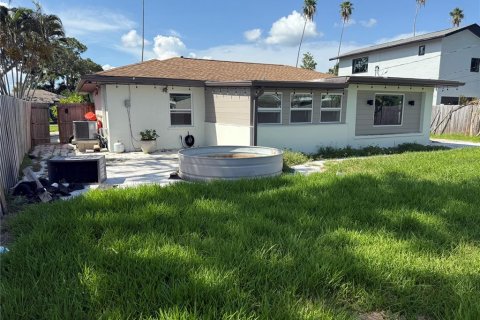 House in Saint Petersburg, Florida 3 bedrooms, 133.5 sq.m. № 1870763 - photo 9
