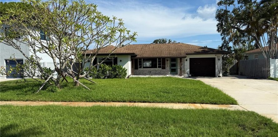Casa en Saint Petersburg, Florida 3 dormitorios, 133.5 m2 № 1870763