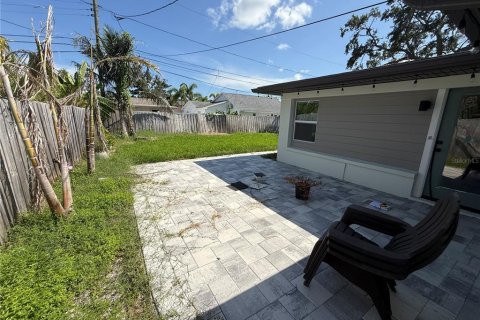 House in Saint Petersburg, Florida 3 bedrooms, 133.5 sq.m. № 1870763 - photo 13