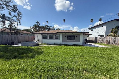 House in Saint Petersburg, Florida 3 bedrooms, 133.5 sq.m. № 1870763 - photo 10