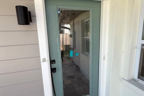 House in Saint Petersburg, Florida 3 bedrooms, 133.5 sq.m. № 1870763 - photo 19