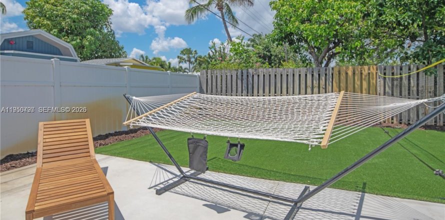 House in Deerfield Beach, Florida 4 bedrooms, 110.93 sq.m. № 2006845