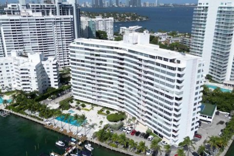 House in Miami Beach, Florida 1 bedroom, 83.33 sq.m. № 2074574