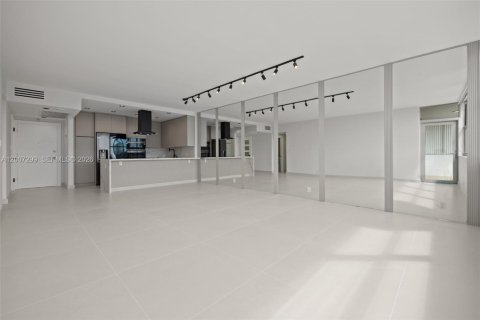 House in Miami Beach, Florida 1 bedroom, 83.33 sq.m. № 2074574 - photo 6