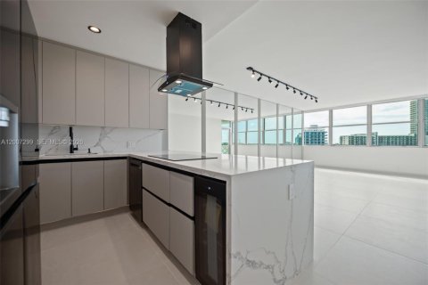 House in Miami Beach, Florida 1 bedroom, 83.33 sq.m. № 2074574 - photo 8