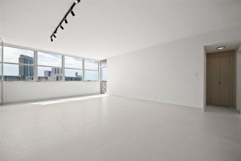 House in Miami Beach, Florida 1 bedroom, 83.33 sq.m. № 2074574 - photo 4