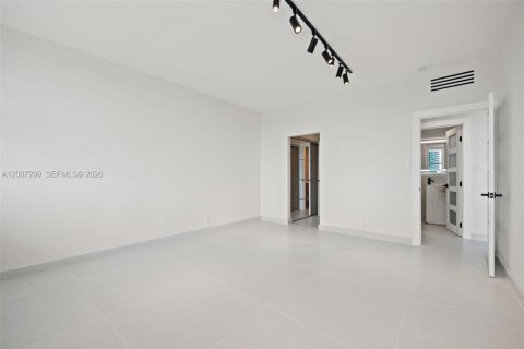 House in Miami Beach, Florida 1 bedroom, 83.33 sq.m. № 2074574 - photo 12