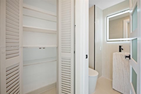 House in Miami Beach, Florida 1 bedroom, 83.33 sq.m. № 2074574 - photo 18