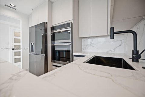 House in Miami Beach, Florida 1 bedroom, 83.33 sq.m. № 2074574 - photo 9