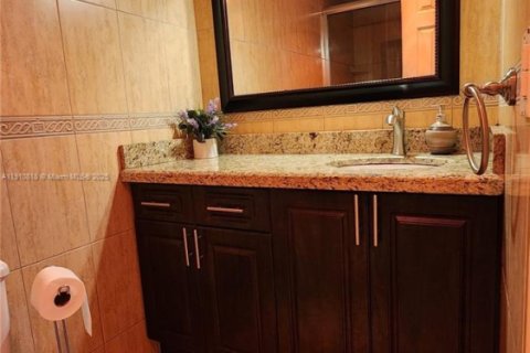 Купить кондоминиум в Халландейл-Бич, Флорида 2 спальни, 109.25м2, № 1966016 - фото 12