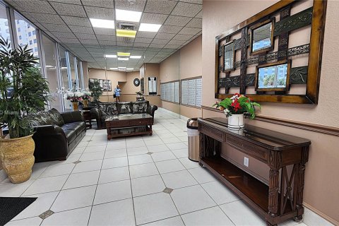 Купить кондоминиум в Халландейл-Бич, Флорида 2 спальни, 109.25м2, № 1966016 - фото 2