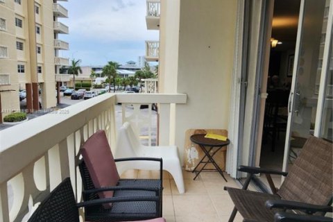 Купить кондоминиум в Халландейл-Бич, Флорида 2 спальни, 109.25м2, № 1966016 - фото 20