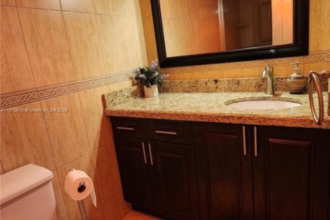 Купить кондоминиум в Халландейл-Бич, Флорида 2 спальни, 109.25м2, № 1966016 - фото 15