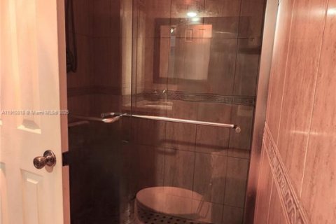 Купить кондоминиум в Халландейл-Бич, Флорида 2 спальни, 109.25м2, № 1966016 - фото 13