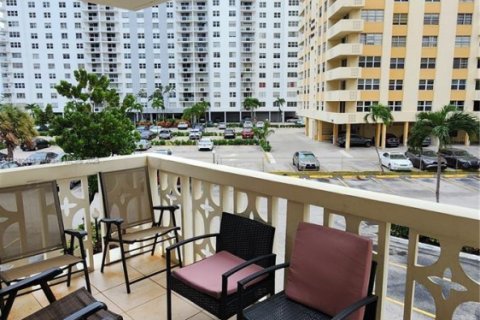 Купить кондоминиум в Халландейл-Бич, Флорида 2 спальни, 109.25м2, № 1966016 - фото 22