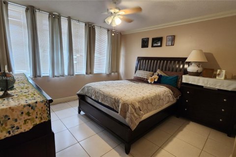 Купить кондоминиум в Халландейл-Бич, Флорида 2 спальни, 109.25м2, № 1966016 - фото 10