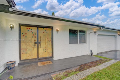 Снять в аренду виллу или дом в Майами-Гарденс, Флорида 4 спальни, 152.82м2, № 1956955 - фото 20