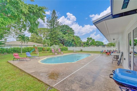 Снять в аренду виллу или дом в Майами-Гарденс, Флорида 4 спальни, 152.82м2, № 1956955 - фото 24