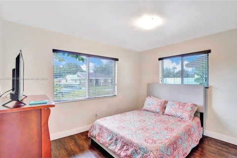 Снять в аренду виллу или дом в Майами-Гарденс, Флорида 4 спальни, 152.82м2, № 1956955 - фото 12