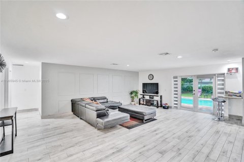Снять в аренду виллу или дом в Майами-Гарденс, Флорида 4 спальни, 152.82м2, № 1956955 - фото 3