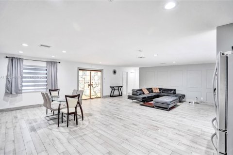 Снять в аренду виллу или дом в Майами-Гарденс, Флорида 4 спальни, 152.82м2, № 1956955 - фото 5