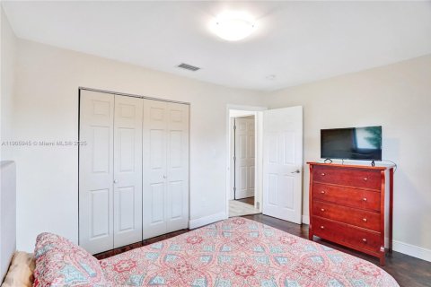 Снять в аренду виллу или дом в Майами-Гарденс, Флорида 4 спальни, 152.82м2, № 1956955 - фото 13