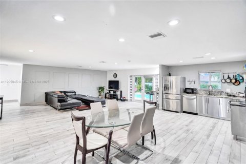 Снять в аренду виллу или дом в Майами-Гарденс, Флорида 4 спальни, 152.82м2, № 1956955 - фото 6