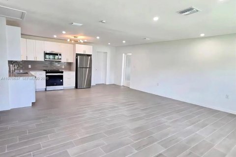House in Fort Myers, Florida 3 bedrooms № 2146045