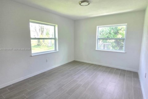 House in Fort Myers, Florida 3 bedrooms № 2146045 - photo 9